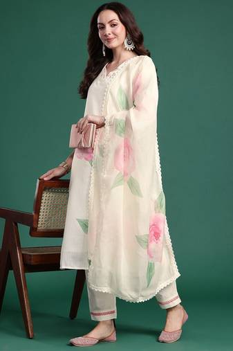 Women Floral Printed Kurta with Trousers & Dupatta