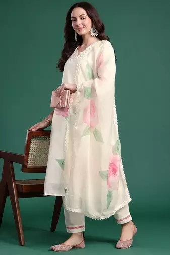 Women Floral Printed Kurta with Trousers & Dupatta