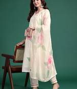 Women Floral Printed Kurta with Trousers & Dupatta