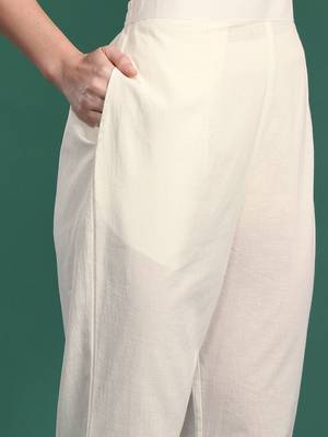 Women Floral Printed Kurta with Trousers & Dupatta 3