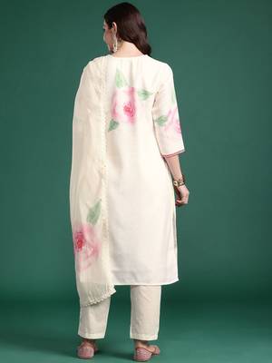 Women Floral Printed Kurta with Trousers & Dupatta 7