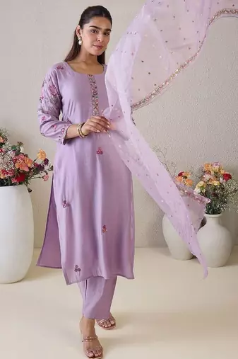 Women Floral Embroidered Regular Thread Work Kurta with Trousers & With Dupatta