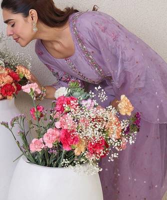 Women Floral Embroidered Regular Thread Work Kurta with Trousers & With Dupatta 2