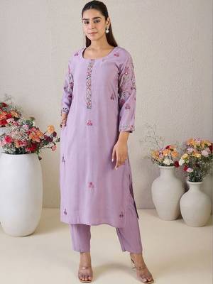 Women Floral Embroidered Regular Thread Work Kurta with Trousers & With Dupatta 4