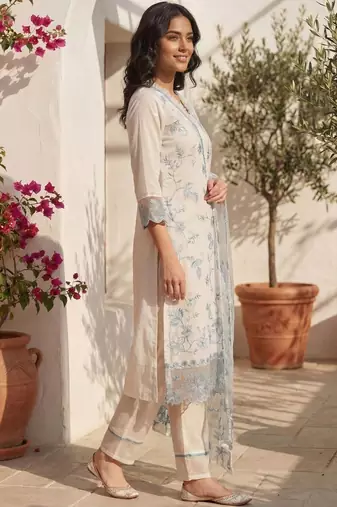 Women Floral Embroidered Regular Thread Work Kurta with Trousers & With Dupatta