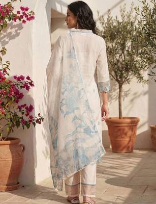 Women Floral Embroidered Regular Thread Work Kurta with Trousers & With Dupatta 3