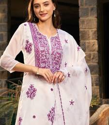 Floral Embroidered Regular Thread Work Kurta with Trousers & Dupatta