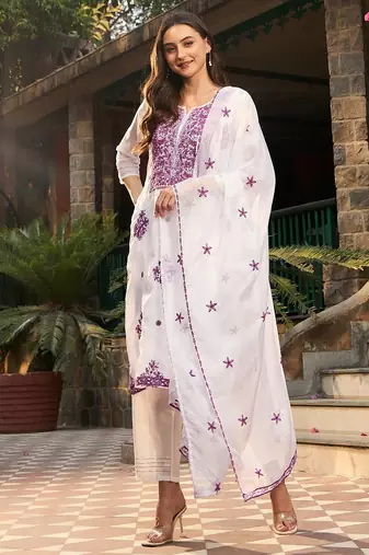 Floral Embroidered Regular Thread Work Kurta with Trousers & Dupatta