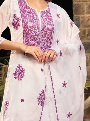 Floral Embroidered Regular Thread Work Kurta with Trousers & Dupatta 3