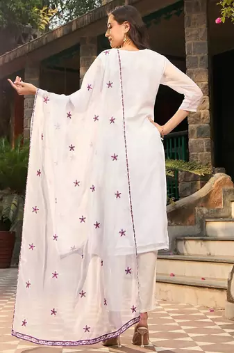 Floral Embroidered Regular Thread Work Kurta with Trousers & Dupatta
