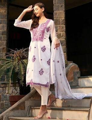 Floral Embroidered Regular Thread Work Kurta with Trousers & Dupatta 7
