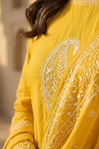 Women Ethnic Motifs Embroidered Regular Thread Work Pure Cotton Kurta with Trousers & With Dupatta