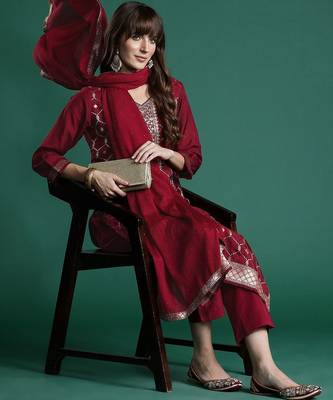 Embroidered Jacquard Zari Kurta With Trousers & Dupatta 7