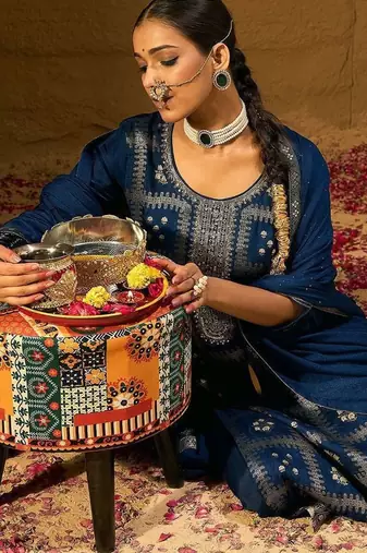 Ethnic Motifs Embroidered Zari Straight Kurta with Trousers & Dupatta