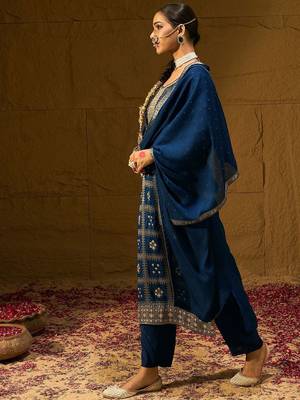 Ethnic Motifs Embroidered Zari Straight Kurta with Trousers & Dupatta 4