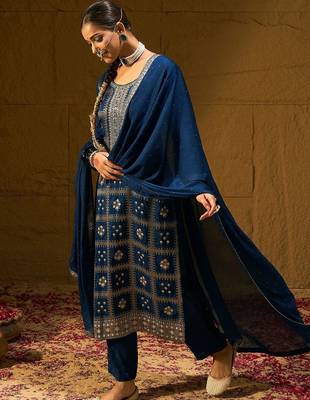 Ethnic Motifs Embroidered Zari Straight Kurta with Trousers & Dupatta 5