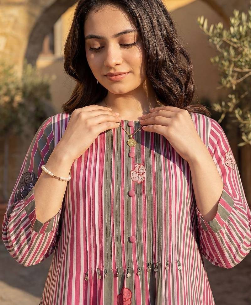 Women Floral Printed Panelled Pure Cotton Kurta with Trousers