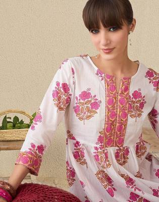 Floral Printed Notch Neck A-Line Pure Cotton Kurta With Trousers 3