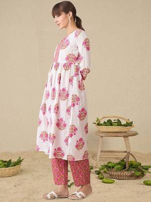 Floral Printed Notch Neck A-Line Pure Cotton Kurta With Trousers 5