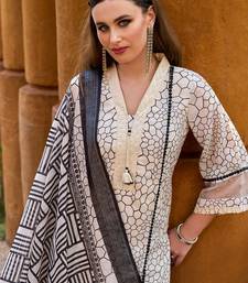 Women Printed Regular Thread Work  Cotton Kurta with Trousers & With Dupatta