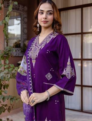 Women Ethnic Motifs Embroidered Regular Thread Work Kurta with Trousers & With Dupatta 4