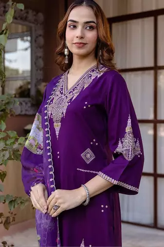 Women Ethnic Motifs Embroidered Regular Thread Work Kurta with Trousers & With Dupatta