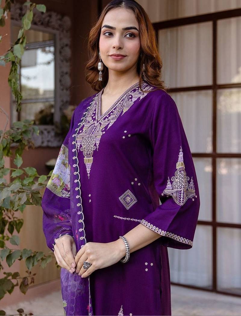 Women Ethnic Motifs Embroidered Regular Thread Work Kurta with Trousers & With Dupatta