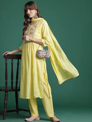 Floral Embroidered Kurta with Trousers & Dupatta 1