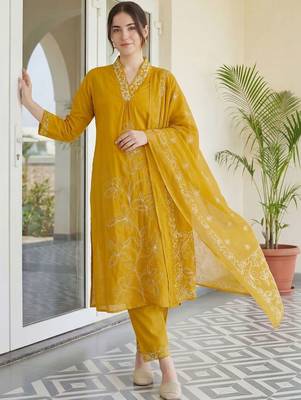 Women Floral Embroidered Regular Thread Work Pure Cotton Kurta with Trousers & With Dupatta 3