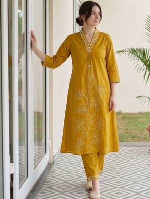 Women Floral Embroidered Regular Thread Work Pure Cotton Kurta with Trousers & With Dupatta 6
