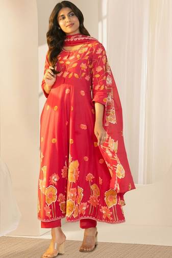 Women Floral Printed Regular Beads and Stones  Cotton Kurta with Trousers & With Dupatta