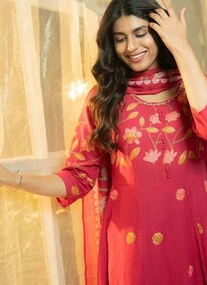 Women Floral Printed Regular Beads and Stones Pure Cotton Kurta with Trousers & With Dupatta 2