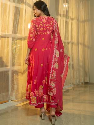 Women Floral Printed Regular Beads and Stones Pure Cotton Kurta with Trousers & With Dupatta 5
