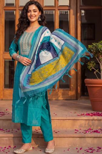 Women Ethnic Motifs Embroidered Regular Thread Work Kurta with Trousers & With Dupatta