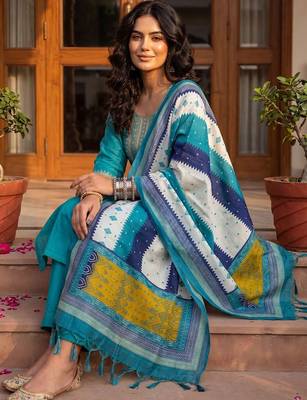 Women Ethnic Motifs Embroidered Regular Thread Work Kurta with Trousers & With Dupatta 5