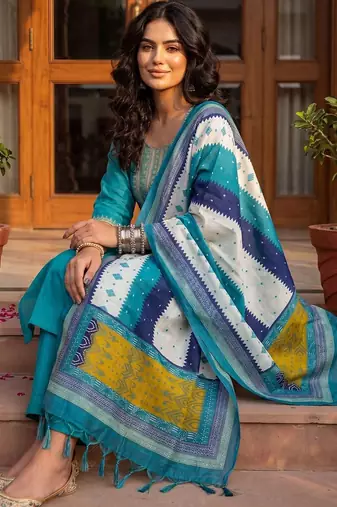 Women Ethnic Motifs Embroidered Regular Thread Work Kurta with Trousers & With Dupatta