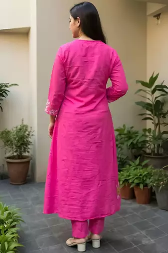 Women Floral Embroidered Pure Cotton Kurta with Trouser