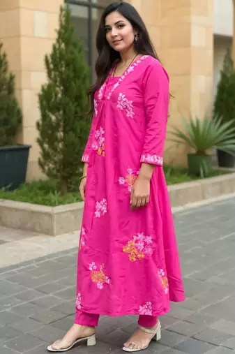 Women Floral Embroidered Pure Cotton Kurta with Trouser