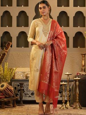 Women Ethnic Motifs Embroidered Kurta with Trousers & Dupatta 1