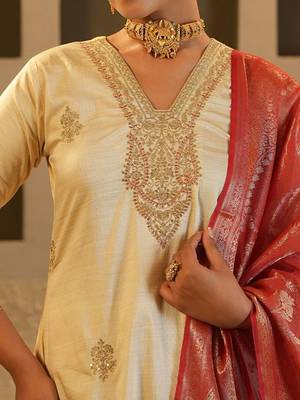 Women Ethnic Motifs Embroidered Kurta with Trousers & Dupatta 2