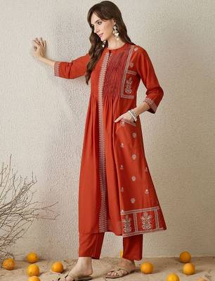 Women Ethnic Motifs Embroidered A-Line Cotton Kurta With Trousers 3