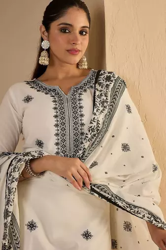Women Ethnic Motifs Pure Cotton Kurta with Trousers & With Dupatta Kurta Sets