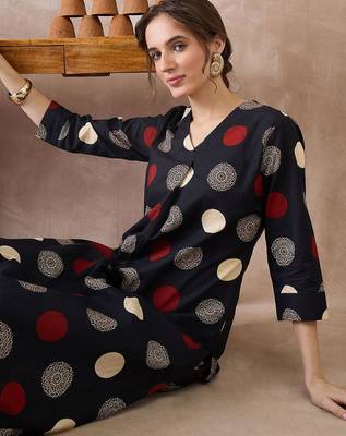 Women Printed Regular Pure Cotton Kurta with Trousers 1