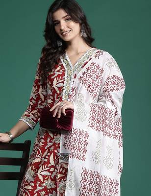 Floral Printed Pure Cotton Kurta With Trousers & Dupatta 1