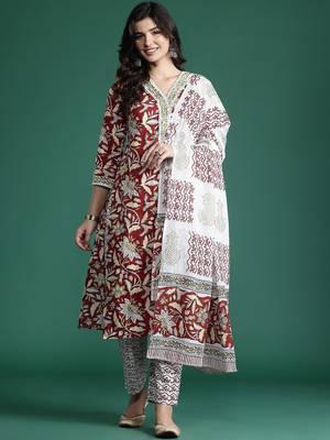 Floral Printed Pure Cotton Kurta With Trousers & Dupatta 2