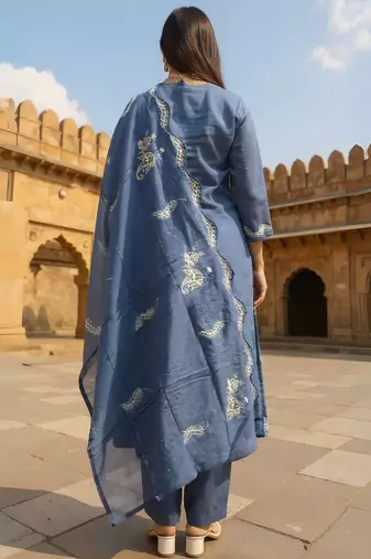 Floral Embroidered Thread Work Pure Cotton Straight Kurta & Trousers With Dupatta