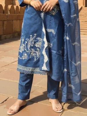 Floral Embroidered Thread Work Pure Cotton Straight Kurta & Trousers With Dupatta 6