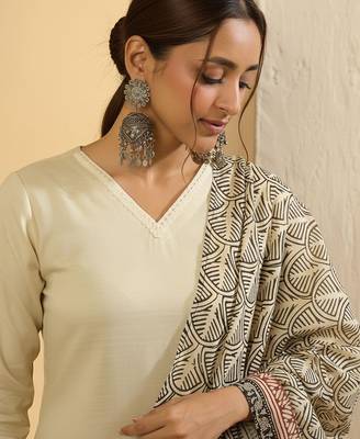 Ethnic Motifs Straight Kurta With Trousers & Dupatta 1