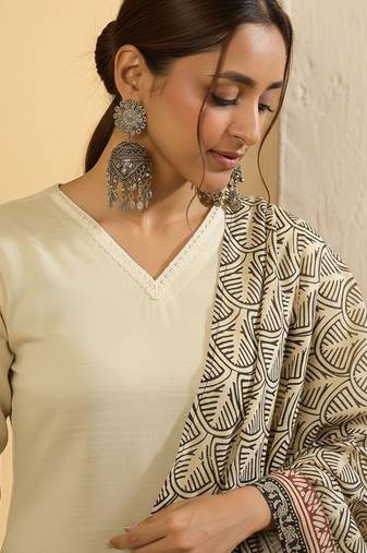 Ethnic Motifs Straight Kurta With Trousers & Dupatta