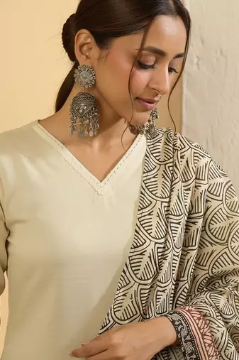 Ethnic Motifs Straight Kurta With Trousers & Dupatta